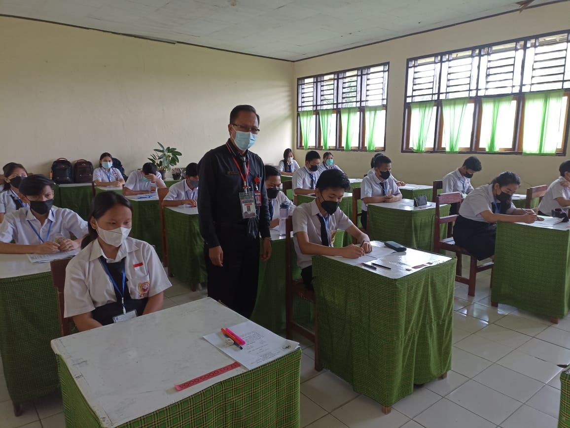 Walikota Membuka Sampul Ujian Sekolah - Pemerintah Kota Tomohon